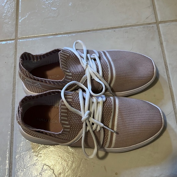 Nautica pink/mauve and white sneakers size 9. Great shape! - Picture 2 of 6